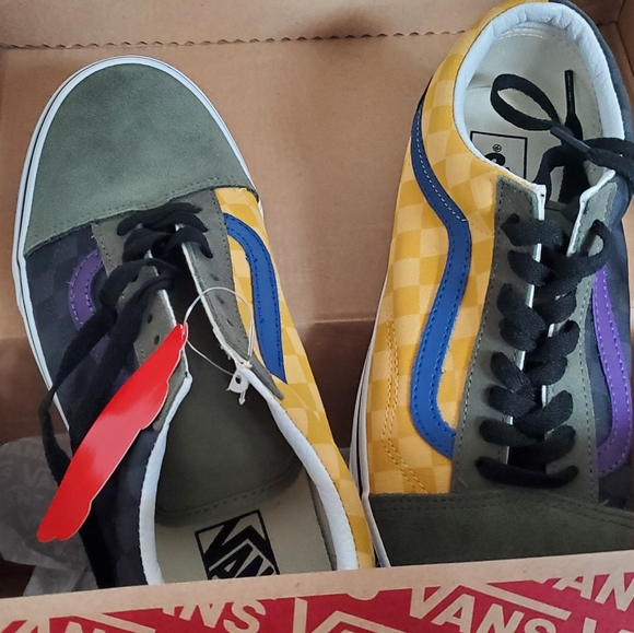 COPY - Sneakers - Picture 2 of 3